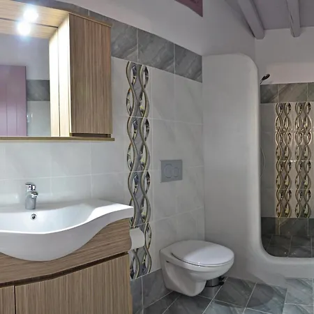 Nicolas House Pera Rachidi